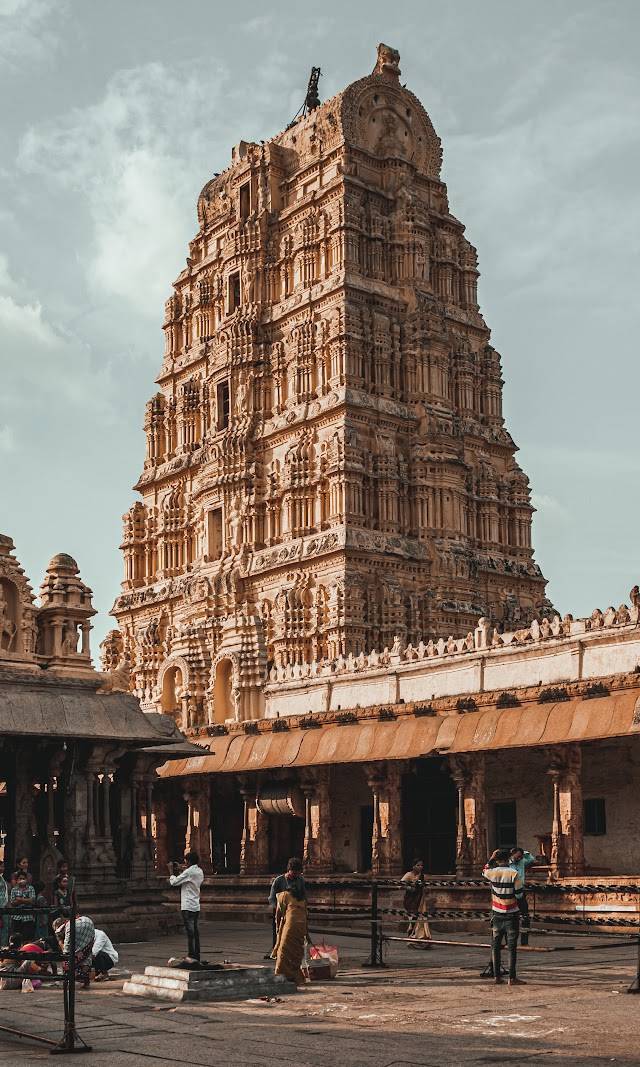 Hampi: A Lost Empire in a Sea of Boulders