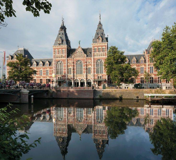 Amsterdam: Canals, Masters and Windmills 1
