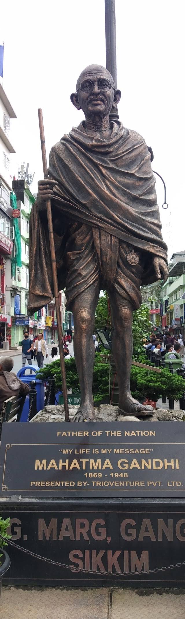 Sikkim & Darjeeling: Tea, Trains & Kanchenjunga