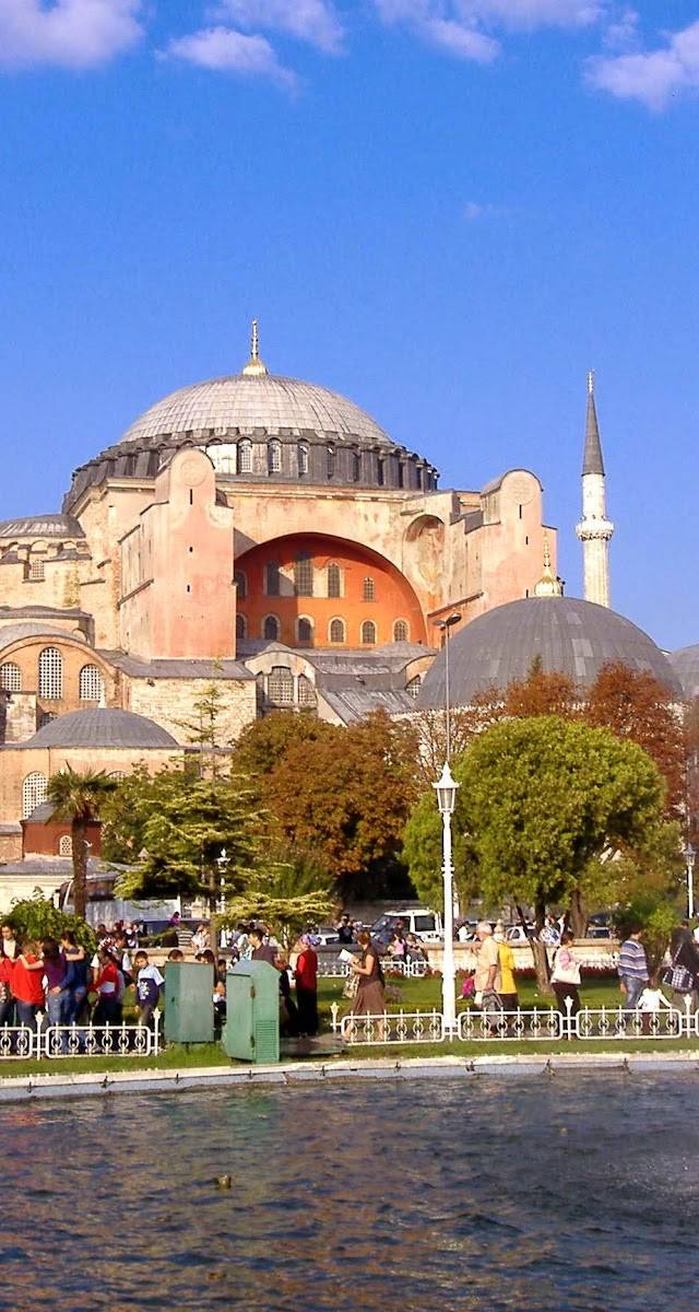Turkey: Istanbul’s Domes and Cappadocia’s Balloons